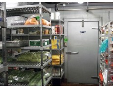 Proses Penyimpanan Bahan Makanan di Gudang